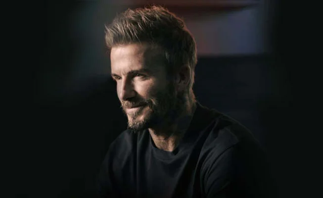 David Beckham va primi titlul de cavaler din partea regelui Charles