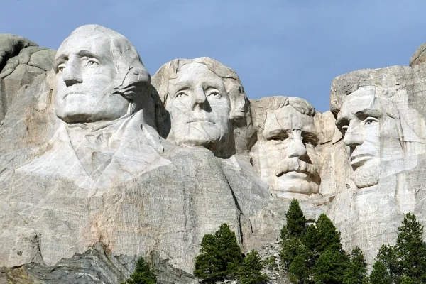 Sculptarea chipului lui Donald Trump pe Muntele Rushmore, proiect de lege propus de o membră a Congresului | Aktual24
