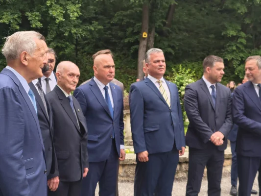 Ilie Bolojan, întâlnire la Senat cu mai mulți lideri liberali. Pregătesc congresul PNL și stabilesc „favoriții” la conducerea partidului