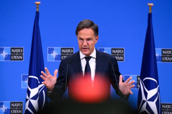 Mark Rutte speră că la summitul de la Haga ţările NATO vor conveni o ţintă generală de 5% din PIB pentru apărare