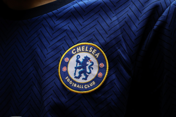 UEFA a amendat Chelsea cu 36,5 milioane de dolari şi FC Barcelona cu 17,7 milioane de dolari pentru încălcarea regulilor de monitorizare financiară