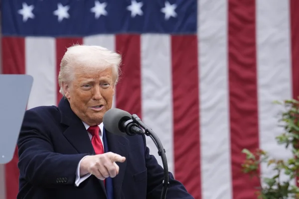 Donald Trump, suspectat că a manipulat piața în legătură cu suspendarea tarifelor