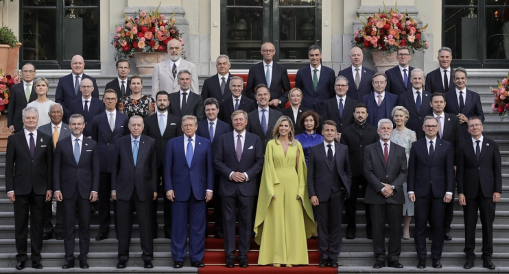 Şeful NATO şi lideri aliaţi, convinşi că articolul 5 al alianţei este susţinut de către Trump / Președintele american: „Suntem alături de ei până la capăt”