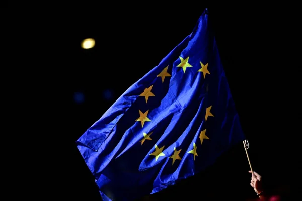 La aproape cinci ani după Brexit, Marea Britanie ajunge la un acord cu UE pentru resetarea relațiilor în domeniul comerțului şi apărării. Ce prevede acordul