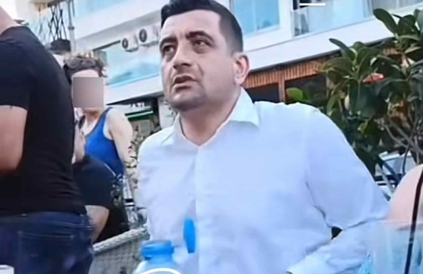 George Simion, surprins la o terasă în Cipru, în timpul protestelor din Piața Victoriei