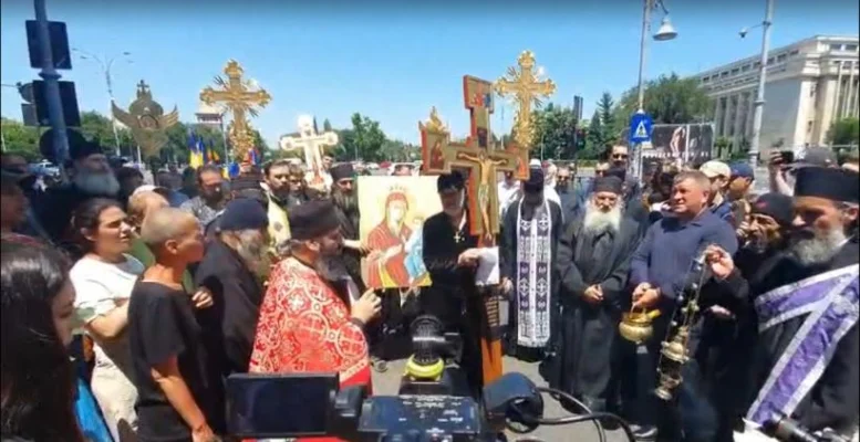Gigi Becali și un sobor de preoți au stropit cu aghiasmă Calea Victoriei după marșul Bucharest Pride 2025