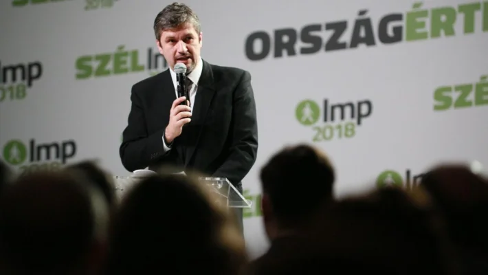 Parlamentari maghiari din opoziție suspendați și cu banii luați