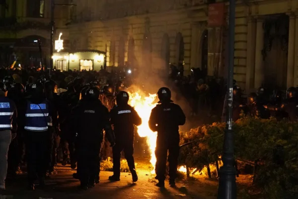 Nouă protestatari implicați în violențele de la BEC, reținuți de procurori