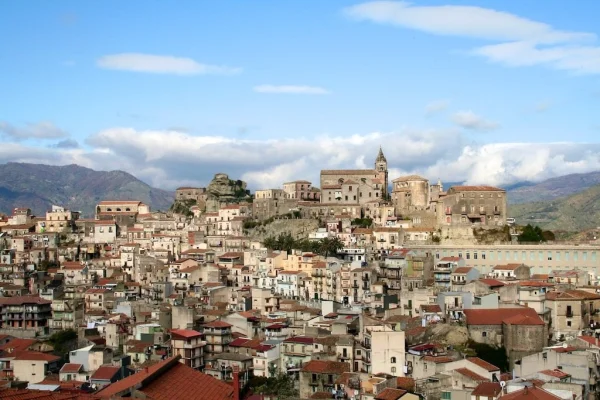 Lucrările la un pod care să lege Sicilia de Italia vor începe în lunile următoare