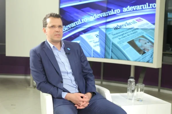 Ionuţ Moşteanu îi cere premierului să se delimiteze clar de Dragoş Sprînceană: „Crede că e în gară la Buzău”
