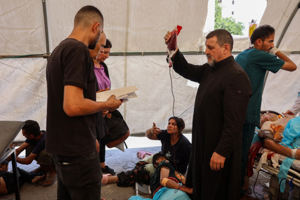 Armata israeliană a lovit cu o rachetă balistică biserica parohială catolică din Gaza