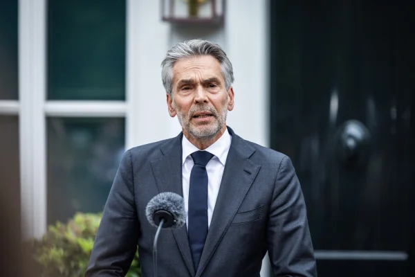 Premierul olandez Dick Schoof și-a anunțat demisia după ce Wilders și-a retras partidul din coaliție
