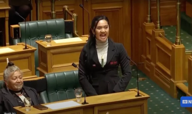 VIDEO Vot inedit în Parlamentul Noii Zeelande pentru suspendarea deputaților care au inițiat strigătul „Haka Māori” în semn de protest față de o propunere legislativă