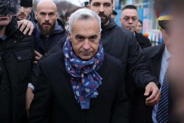Călin Georgescu rămâne sub control judiciar după ce judecătorii i-au respins plângerea / Este acuzat că ar fi pus la cale un plan de destabilizare a României cu ajutorul mercenarilor conduşi de Horaţiu Potra, după ce Curtea Constituţională a anulat rezultatele primului tur al alegerilor prezidenţiale