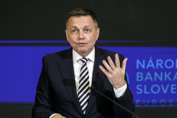 Membru al Consiliului guvernatorilor BCE, judecat pentru luare de MITĂ / Verdictul se va pronunța pe 29 mai