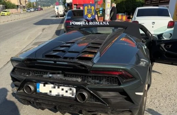 Surse: Andrew Tate a rămas fără permis, după ce a fost prins conducând cu 196 km/h într-o localitate din Vâlcea