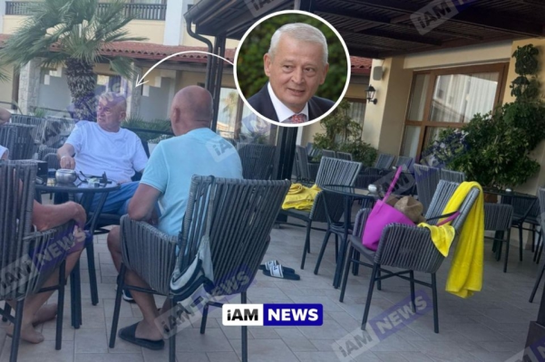 Fostul primar al Capitalei, fugarul Sorin Oprescu, condamnat la peste 10 ani de închisoare, se relaxează pe terasa unui hotel din Grecia