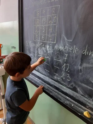 La 8 ani a dat deja Bacalaureatul. Cine este băiețelul minune?