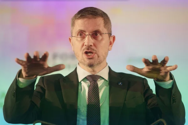Dan Barna: 'Uşa grupului Renew e deschisă pentru Nicuşor Dan, la reuniunile căruia ar putea participa şi ca invitat'