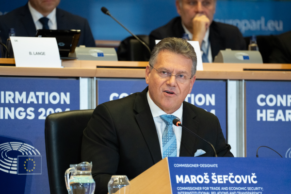 Uniunea Europeană prezintă o listă de posibile măsuri în valoare de 72 de miliarde de euro, dacă SUA aplică taxe de 30%