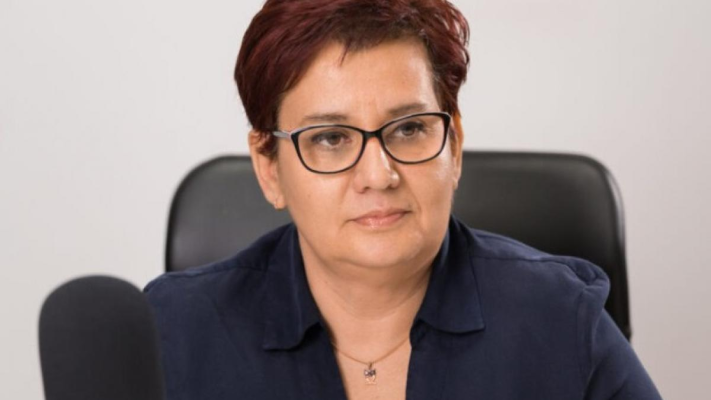 Ioana Dogioiu, acuzată de angajaţii lui Bolojan că foloseşte mașinile alocate altor departamente: Se teme că va fi trasă la răspundere