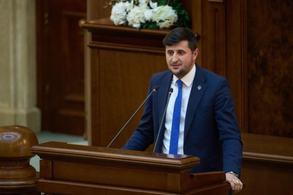 Liberalul Lucian Rusu a fost ales vicepreşedinte al Senatului, în locul lui Mircea Abrudean, desemnat preşedinte al instituţiei. Rusu: Susţin o Românie care se dezvoltă prin investiţii strategice, modernizare instituţională şi respect pentru oameni