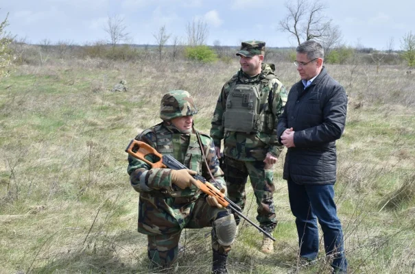Ministrul moldovean al Apărării despre acuzaţiile fără probe ale lui George Simion privind frauda la vot din Republica Moldova: “Aducerea dezbinării şi a urii între popoare este un element al războiului hibrid în scopul şi interesul Federaţiei Ruse”