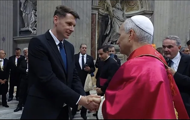 Președintele interimar al Senatului, prezent la pontificarea Papei Leon
