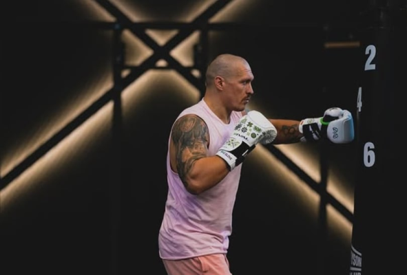 Oleksandr Usyk l-a învins pe Daniel Dubois prin KO și rămâne campion absolut la categoria grea