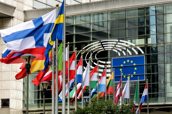 Eurobarometru: Încrederea cetățenilor europeni în UE a ajuns la cel mai RIDICAT nivel din 2007. Care este situația în România
