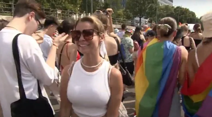 Zeci de mi de participanți sunt așteptați la Budapest Pride, printre care 70 de deputați europeni și numeroși diplomați / Autoritățile ungare se așteaptă la contramanifestații / Premierul ungar Viktor Orban este ironizat într-o operă de artă stradală