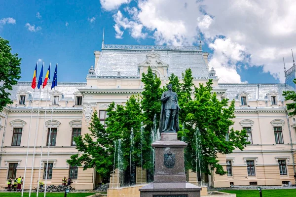 Lefuri și privilegii uriașe pentru bugetarii din Primăria Iași