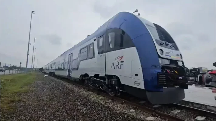 Primul tren polonez PESA cumpărat de România a ajuns în țară. Atinge 160 km/h și e potrivit pentru trasee scurte