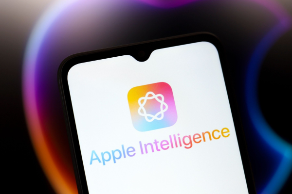 Apple, dată în judecată pentru o presupusă fraudă cu valori mobiliare din cauza exagerărilor privind inteligența artificială în Siri