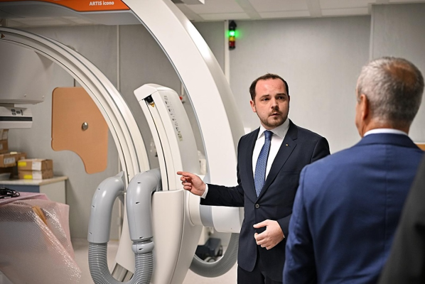 Alexandru Rogobete: „Nu sunt de acord ca medicii să lucreze fie la public, fie la privat”. Ministerul Sănătății pregătește sancțiuni pentru medicii care pleacă mai devreme din spitalele de stat