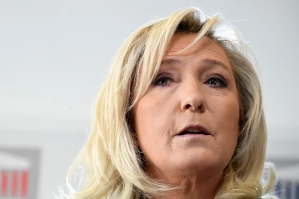 Extrema dreaptă din Franța convoacă manifestații de sprijin pentru Marine Le Pen, ce acuză ''sistemul'' că a recurs la ''bomba nucleară''