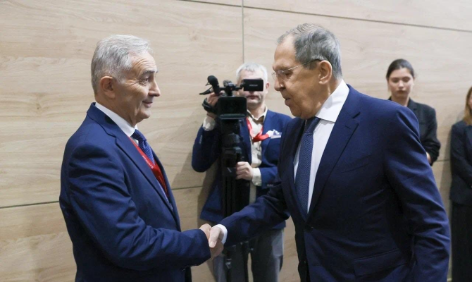 Diplomatul Lazăr Comănescu, secretar general al Organizației de Cooperare Economică la Marea Neagră, s-a întâlnit în Rusia cu Serghei Lavrov, deși acesta e sacționat de UE după invazia în Ucraina
