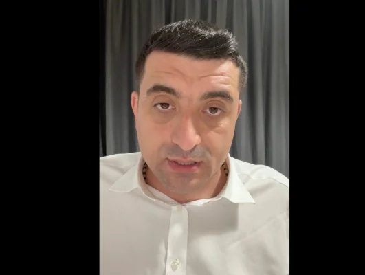 Extremistul Simion: „Nu vor trece multe luni până când vom avea alegeri anticipate. Cu 3,8 milioane de voturi luăm majoritatea în Guvern” / Îi îndeamnă pe susținătorii săi să iasă la protest, dar și să se înscrie în AUR: „Ăștia chiar se tem de noi” / Despre Nicușor Dan: „E marioneta Franței”