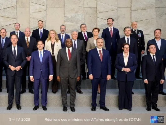 Video
        Emil Hurezeanu, gafă la reuniunea NATO: Ministrul a întârziat la poza de grup și a venit fugind