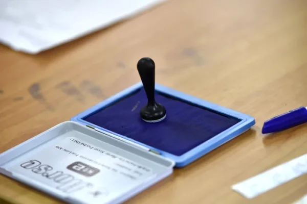 Tăcerea urnelor. Legătura dintre absența la vot și ascensiunea extremismului| ANALIZǍ