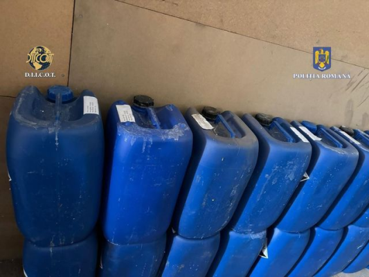 Unul dintre cele mai mari laboratoare de producţie ilegală de droguri sintetice din România, descoperit de poliţişti şi procurori într-un depozit din judeţul Braşov/ Două persoane, reţinute/ Ce au găsit anchetatorii la percheziţii FOTO