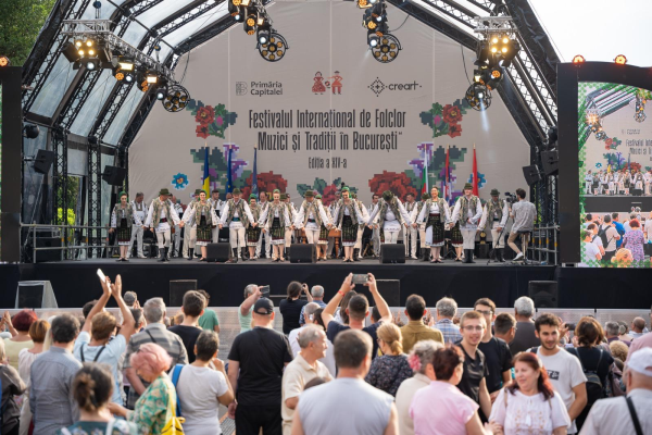 Începe Festivalul Internațional de Folclor „Muzici și Tradiții în București”