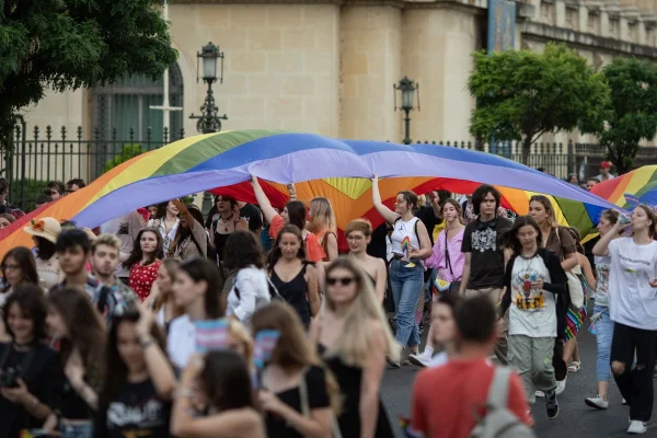 The Guardian: Extrema dreaptă folosește drepturile LGBTQ+ în Europa pentru a genera dezbinare, susțin activiștii