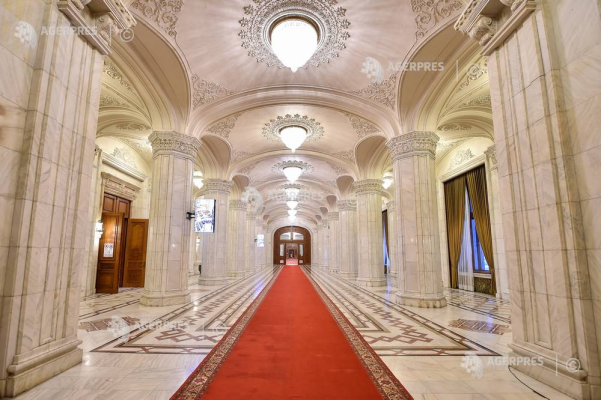 Proiect depus la Parlament: Judecătorii CCR nu mai beneficiază de primă la încetarea mandatului