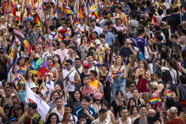 Marile branduri se retrag din promovarea produselor dedicate comunității LGBTQ+