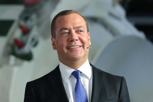Medvedev: Trump a început un nou război pentru SUA după atacul asupra Iranului
