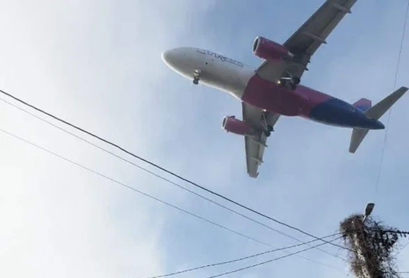 Avioanele nu pot ateriza pe ceață pe Aeroportul Iași din cauza caselor construite fără aviz chiar pe culoarul de zbor | Reporter de Iași