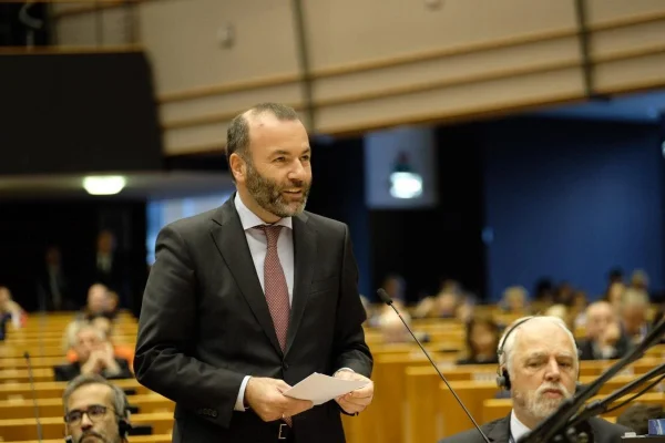 Manfred Weber numește o eurodeputată spaniolă ca secretar general al PPE /  Dolors Montserrat este considerată „o alegere surprinzătoare”, de criticii din interiorul grupului PPE