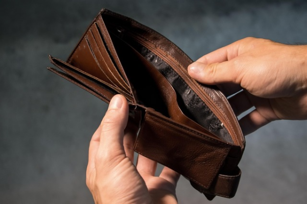 OFICIAL DECIZIE Pensiile și salariile vor fi înghețate în 2026