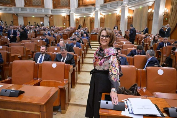Pauliuc, inițiatoarea Legii Majoratului Digital: Securitatea națională începe cu un copil care știe ce face